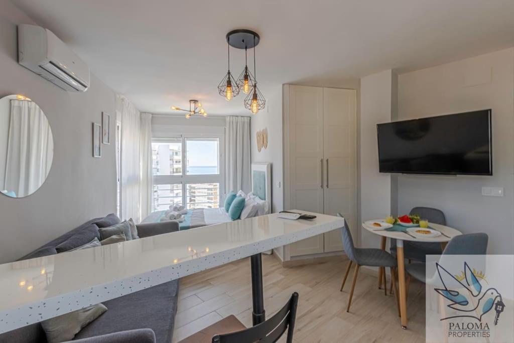Wonderful Studio Apartment On The Beachfront Benalmadena Bagian luar foto