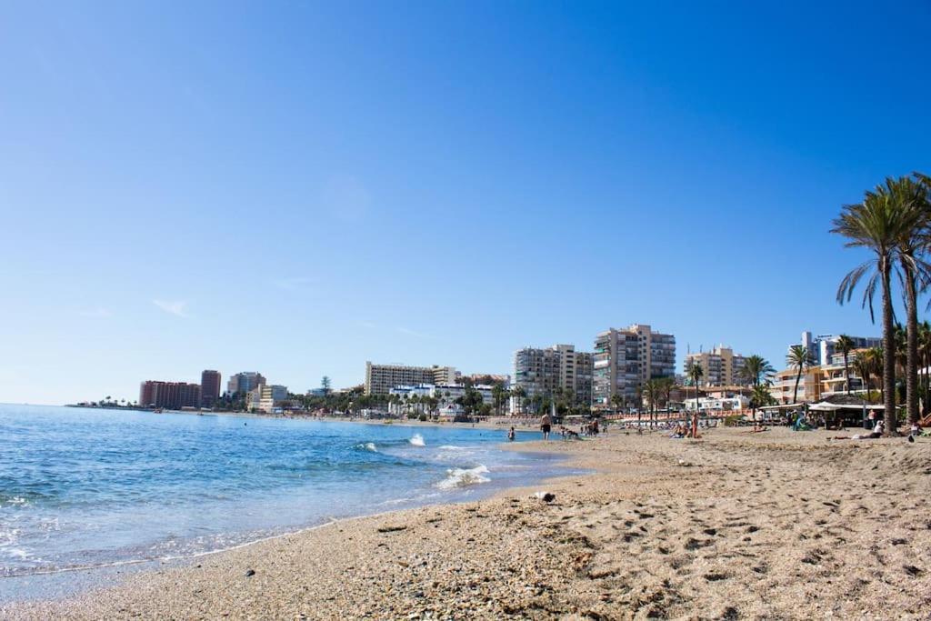 Wonderful Studio Apartment On The Beachfront Benalmadena Bagian luar foto