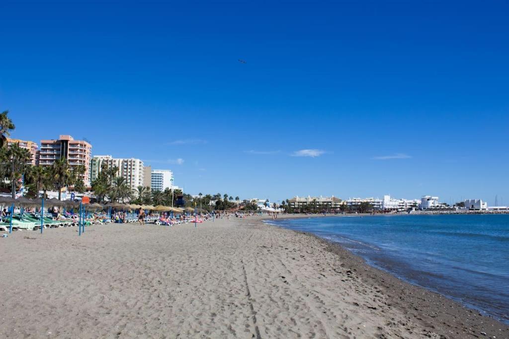 Wonderful Studio Apartment On The Beachfront Benalmadena Bagian luar foto