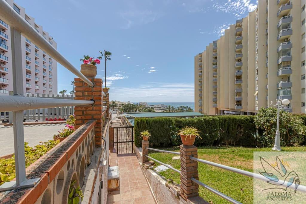 Wonderful Studio Apartment On The Beachfront Benalmadena Bagian luar foto
