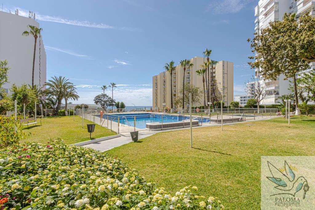 Wonderful Studio Apartment On The Beachfront Benalmadena Bagian luar foto